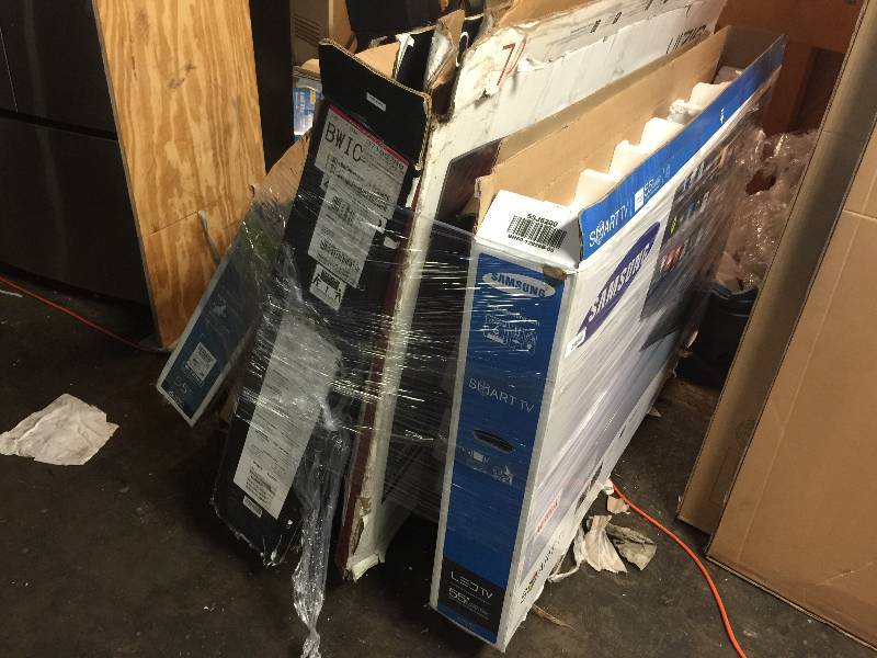 lot 1003 image: LOT OF 5 FLAT SCREEN TVS 49 TO 70
