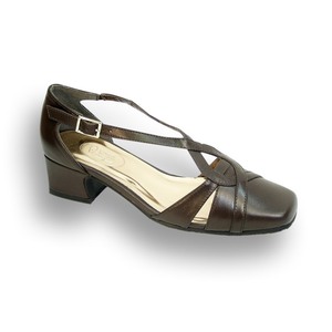 lot 8860 image: FIC PEERAGE Alexa Women Wide Width Leather Pump,Size 8WW
