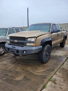 lot 101 image: 2000 Chevrelot K2500 4WD Goldish Brown
