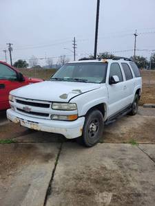 lot 103 image: 2002 White Chevrolet Tahoe