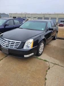 lot 105 image: 2007 Black Cadillac