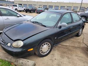 lot 115 image: 1998 Green Ford Taurus