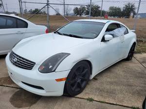 lot 116 image: 2004 White Nissan Infiniti G352