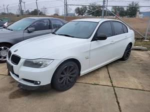 lot 117 image: 2011 White BMW 3281 SEDAN, AWD