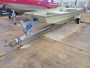 lot 200 image: John Boat BUJ03319F213 Trailer 4LYBG1510DH001455