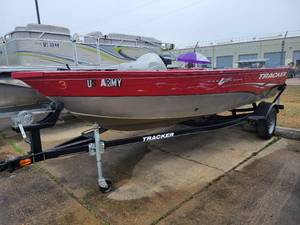 lot 202 image: ProV16 Guide Tracker Boat with Trailer