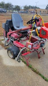 lot 9059 image: 16Hp Toro GreenMaster 3100