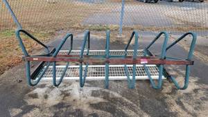 lot 9062 image: Double-Sided Green Golf Rack