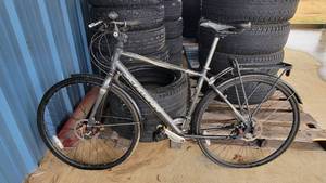 lot 9070 image: Schwinn 7000 Series Bike