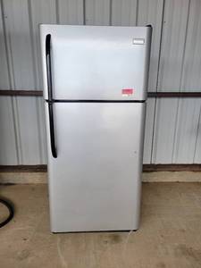 lot 9079 image: Fridgedaire Freezer  Refrigerator (FFHT1814LMB)&nbsp
