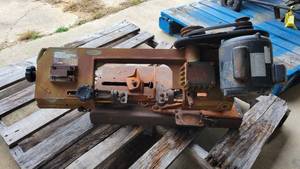 lot 9084 image: 1999 Swivel Metal Cutting Band Saw