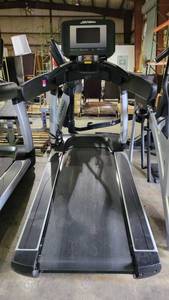 lot 9121 image: Life Fitness FlexDeck Shock Absorption System Treadmill (95TS-DOMLX-0107)