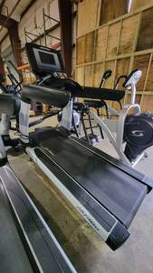 lot 9122 image: Life Fitness FlexDeck Shock Absorption System Treadmill (95TS-DOMLX-0107)