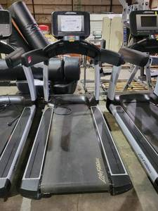 lot 9125 image: Life Fitness Treadmill - Out of Order - Unknown Reason Model 95TS-DOMLX-0107