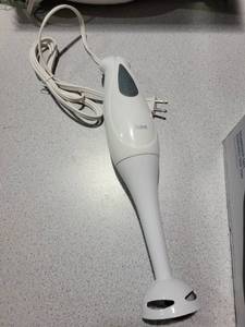 lot 9156 image: Oster White Hand Mixer 2609