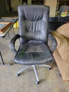 lot 9159 image: Black Pleather Office Chair