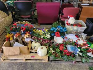 lot 9163 image: 2 Palettes of Holiday Decorations (Christmas  Marti GrasAutumn)