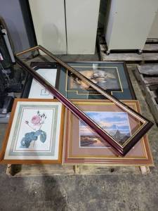 lot 9178 image: Palette of Wall Decor Frames