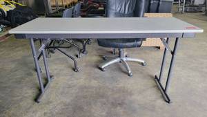 lot 9176 image: Gray Rectangular Foldable Table