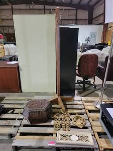 lot 9187 image: Lot of DIY Bundle of Home Decor (Wooden Hall Tree  4 Hard Plastic Wall Decor  Wicker Style Basket)