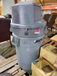 lot 9190 image: Set of 2 Brute Dark Grey Trash Cans - 55 Gallon with 1 Flap Lid