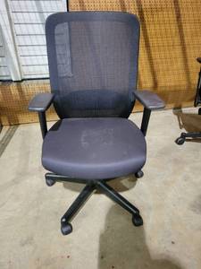 lot 9197 image: Mesh Back Office Chair
