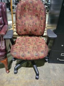 lot 9204 image: Geo Design Red Office Chair