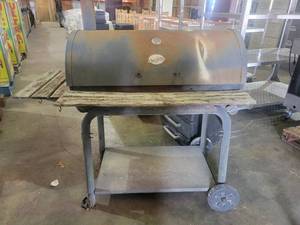 lot 9261 image: Charcoal Grill