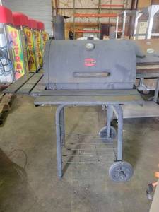 lot 9262 image: Small Smoker Grill - Charcoal&nbsp