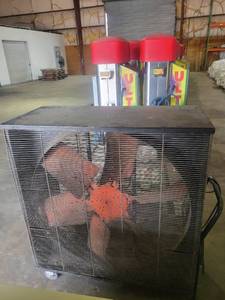 lot 9265 image: Dayton Industrial Floor Fan
