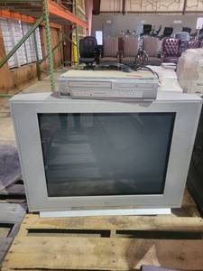 lot 9290 image: Sanyo Television and VHS Player