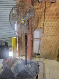 lot 9291 image: Air Master Industrial Upright Floor Fan