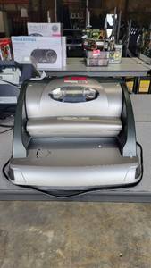 lot 9309 image: GBC 32160 Electric Hole Punch