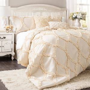 lot 36933 image: Avon 3-Piece FullQueen Comforter Set Bedding