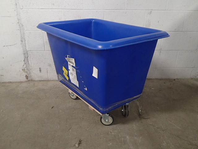 lot 7017 image: Cube Truck, 14 cu. yd. Volume Capacity, 600 lb. Load Capacity