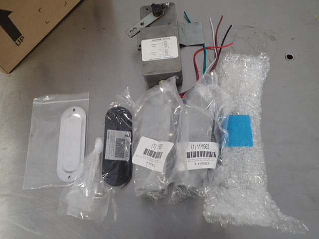 lot 7035 image: Conduit Outlet Body, Aluminum, C Body Style, Threaded, Flat and Conduit Body Gasket, 1 Hub Size