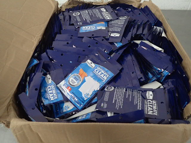lot 7058 image: Large Lot of Ultimate Clean Laundry Packets