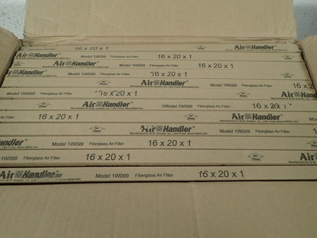 lot 7158 image: (12) 16 x 20 x 1 Fiberglass Air Filters