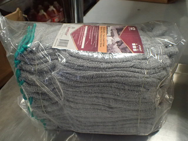 lot 7234 image: (12) String Knit XL Gloves