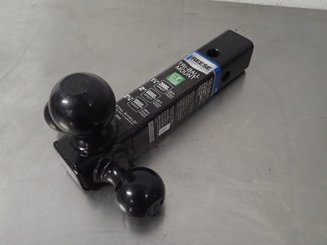 lot 7181 image: Reese Tri-Ball Hitch