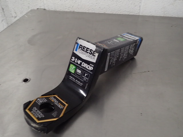 lot 7182 image: Reese Tow Power 3-14 Drop 5,000lbs Hitch