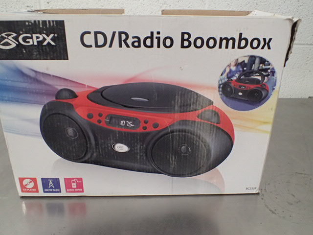 lot 255 image: GPX CDRadio Boombox