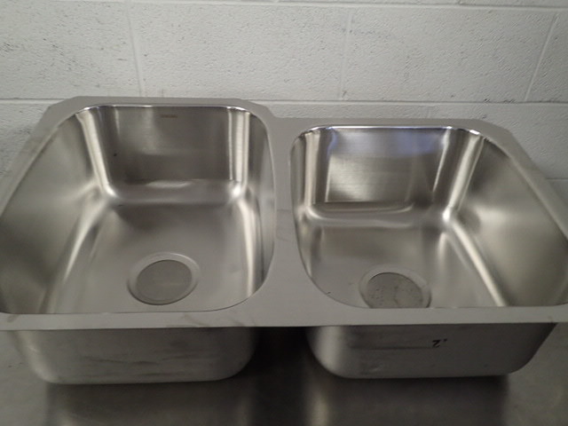 lot 7153 image: 2-Bay Stainless Steel Sink