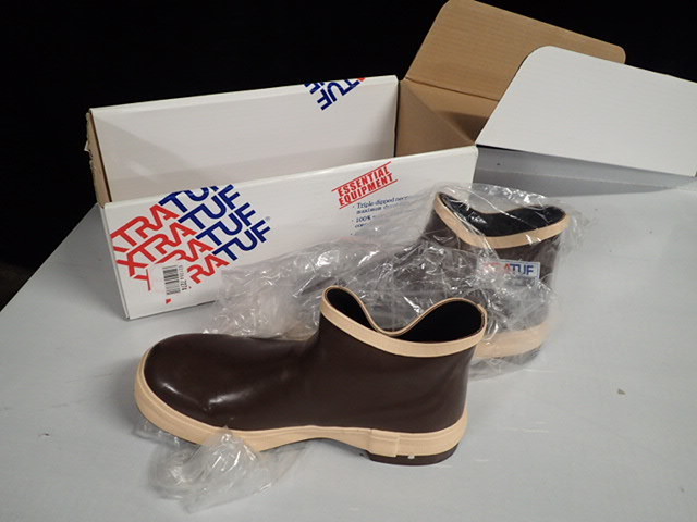 lot 1262 image: XtraTuf Neoprene Boots Size 8