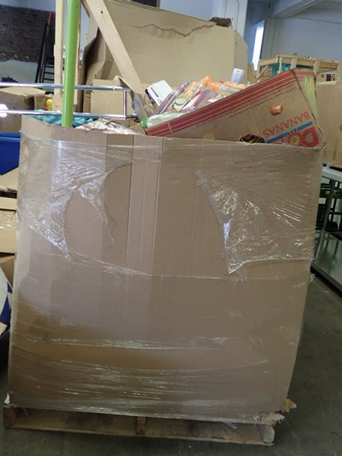 lot 7507 image: Large Gaylord with Various Items