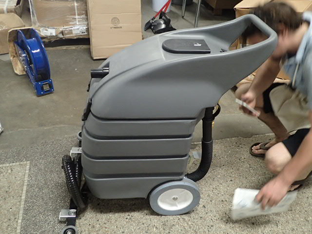 lot 18 image: Tennant Floor Vac