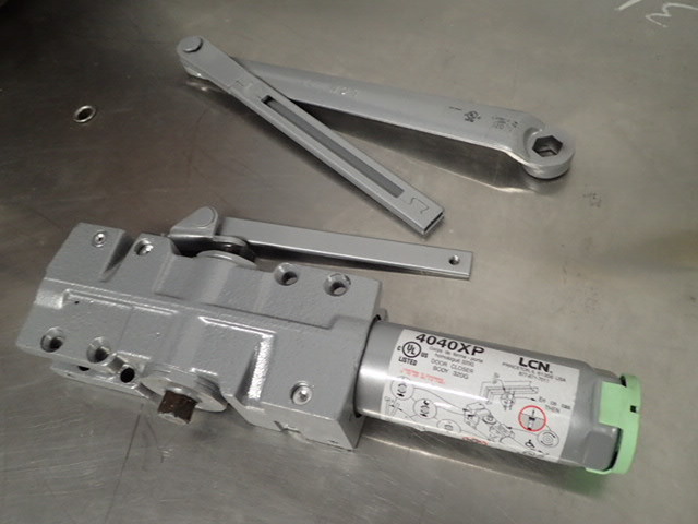 lot 132 image: LCN 4040XP-REG AL DoorClosr, HD, NonHand, Alum, 180Dgree, Rgulr. More details Hydraulic, Door Closer, Heavy Duty Clo...