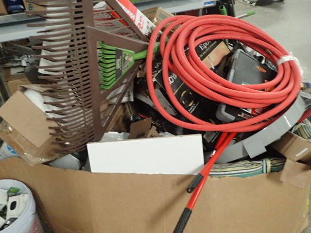 lot 9291 image: Large Gaylord with Various Items