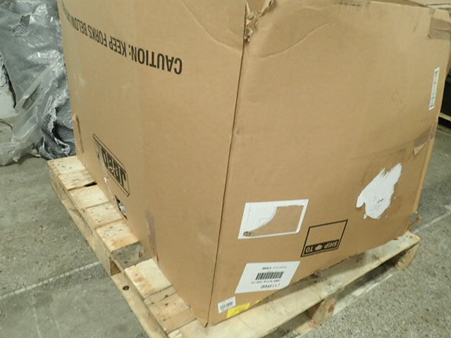 lot 9292 image: Gaylord with Various Items