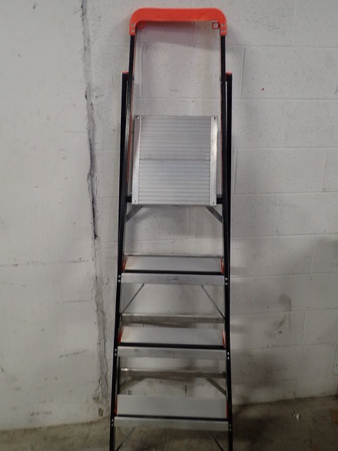 lot 9294 image: Airwing 6 Ladder